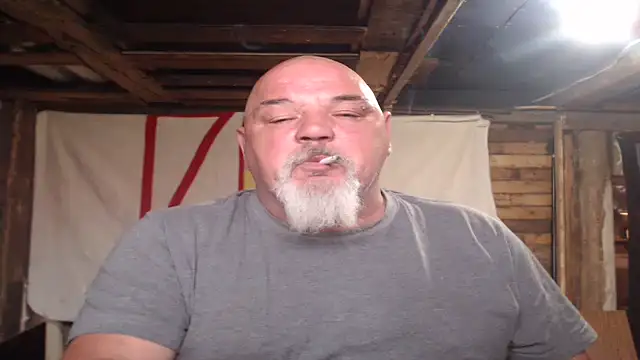 Newfiesausage1972 online show from May 2, 1:27 pm