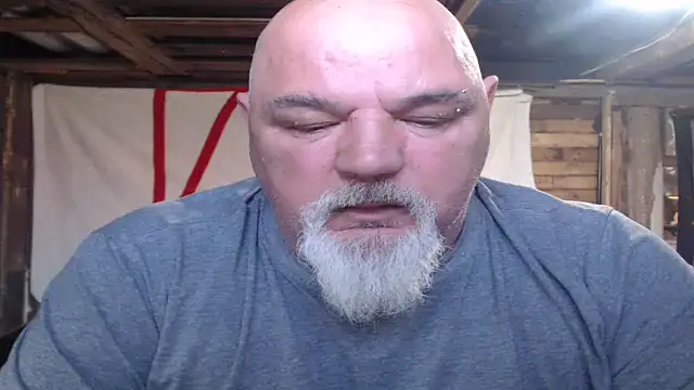 Newfiesausage1972 online show from May 3, 4:57 pm