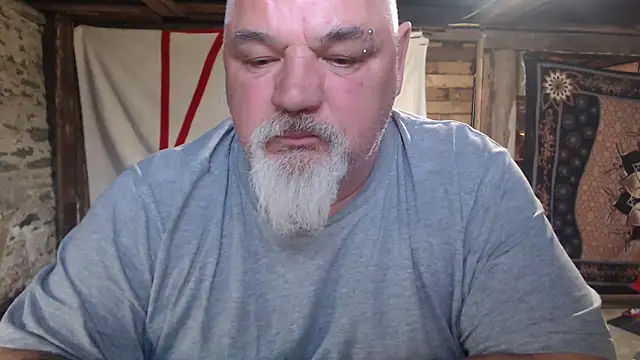 Newfiesausage1972 online show from May 10, 11:43 pm