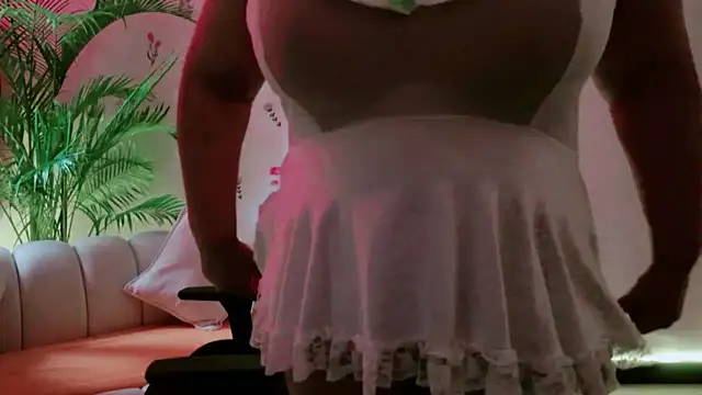 Snapshot of Gracefulgoddess chatting on April 17, 5:10 am Gracefulgoddess online show from April 17, 5:10 am