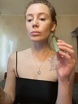 Snapshot of meanexx chatting on October 1, 11:05 am meanexx online show from October 1, 11:05 am