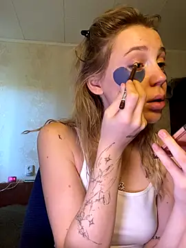 Snapshot of meanexx chatting on October 15, 5:18 am meanexx online show from October 15, 5:18 am