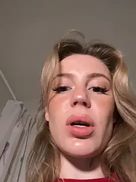 Snapshot of meanexx chatting on October 20, 4:13 am meanexx online show from October 20, 4:13 am