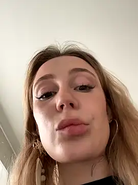 Snapshot of meanexx chatting on November 5, 10:26 am meanexx online show from November 5, 10:26 am