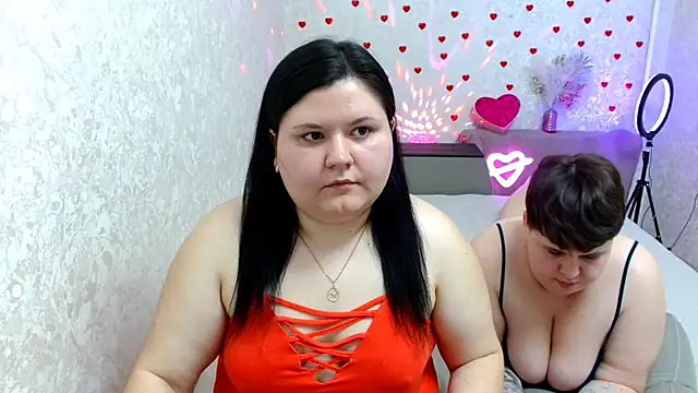 BeckyAndHellen online show from February 16, 11:16 am