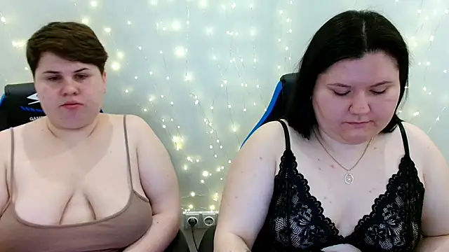 BeckyAndHellen online show from May 1, 8:41 am