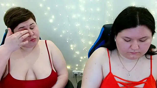 BeckyAndHellen online show from May 5, 12:24 pm