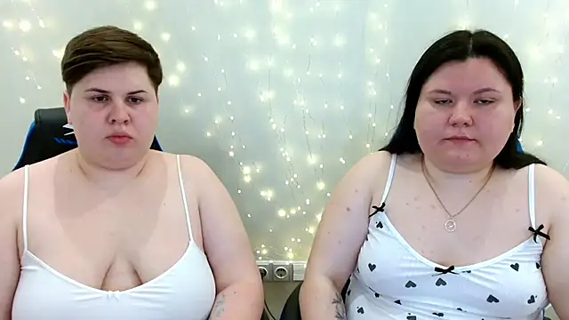 BeckyAndHellen online show from May 12, 10:56 am