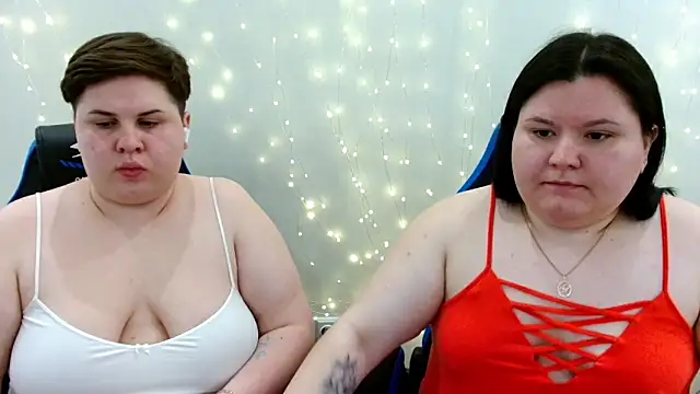 BeckyAndHellen online show from May 15, 1:07 pm
