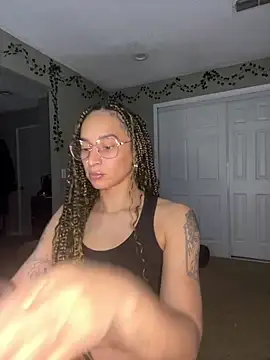 Snapshot of Shuggabutt chatting on January 11, 7:28 am Shuggabutt online show from January 11, 7:28 am