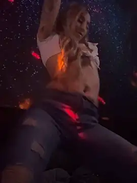 Snapshot of Shuggabutt chatting on February 10, 7:04 am Shuggabutt online show from February 10, 7:04 am