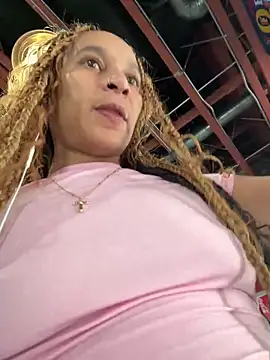 Snapshot of Shuggabutt chatting on September 20, 2:56 am Shuggabutt online show from September 20, 2:56 am