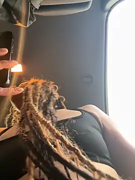 Snapshot of Shuggabutt chatting on September 28, 1:11 am Shuggabutt online show from September 28, 1:11 am