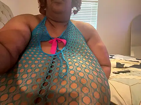 Snapshot of Missredboneo12 chatting on September 30, 4:34 pm Missredboneo12 online show from September 30, 4:34 pm