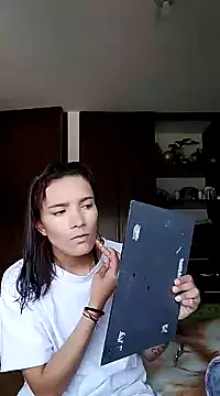 Yaumiko online show from December 13, 1:33 pm