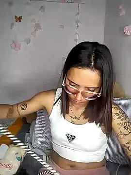 Snapshot of Yaumiko chatting on February 2, 11:03 pm Yaumiko online show from February 2, 11:03 pm