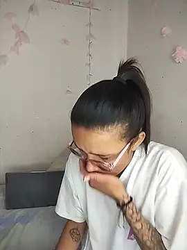 Snapshot of Yaumiko chatting on February 17, 1:29 pm Yaumiko online show from February 17, 1:29 pm