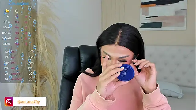 Snapshot of LOISE-XX chatting on September 24, 5:22 am LOISE-XX online show from September 24, 5:22 am