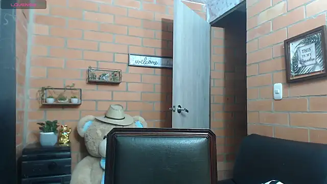 Snapshot of alexia_87 chatting on September 23, 3:09 am alexia 87 online show from September 23, 3:09 am