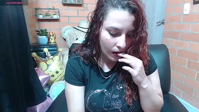 Snapshot of alexia_87 chatting on September 30, 12:04 am alexia 87 online show from September 30, 12:04 am