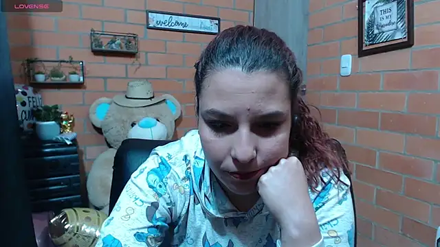 Snapshot of alexia_87 chatting on October 16, 10:55 pm alexia 87 online show from October 16, 10:55 pm