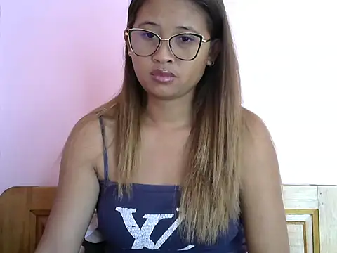 Snapshot of karen_sexy69 chatting on September 22, 6:26 am karen sexy69 online show from September 22, 6:26 am