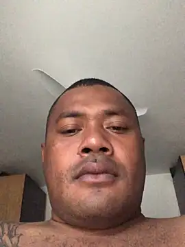 Snapshot of tuwegon chatting on August 5, 8:11 pm tuwegon online show from August 5, 8:11 pm