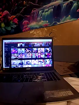 Snapshot of nuttinbuttcock69 chatting on May 13, 6:05 pm nuttinbuttcock69 online show from May 13, 6:05 pm