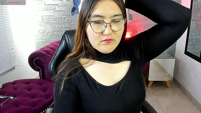 conniejames m online show from October 4, 12:25 pm