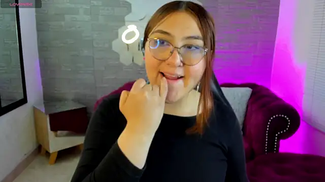 Snapshot of conniejames_m chatting on April 7, 1:55 pm conniejames m online show from April 7, 1:55 pm