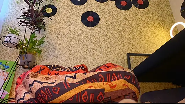 Snapshot of EmmyAmbros chatting on March 21, 12:06 pm EmmyAmbros online show from March 21, 12:06 pm