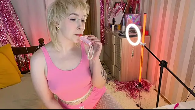 EmmyAmbros online show from February 5, 6:12 pm