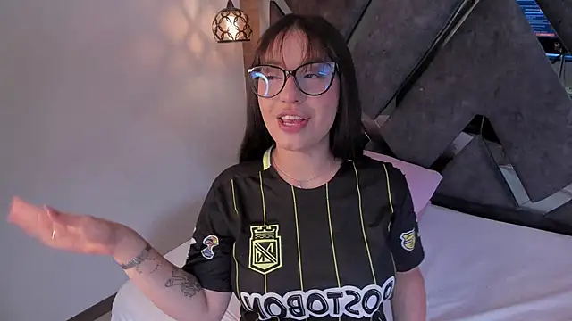 Snapshot of Venus_velez_ chatting on April 13, 12:54 pm Venus velez online show from April 13, 12:54 pm