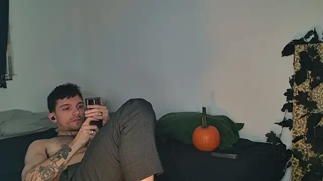 Snapshot of JackDesFeux chatting on October 14, 9:37 pm JackDesFeux online show from October 14, 9:37 pm