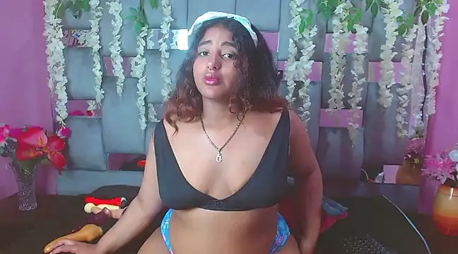 Sofia Hernandez  online show from December 7, 6:48 pm