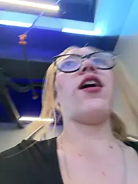 melody-dy online show from March 25, 6:03 pm