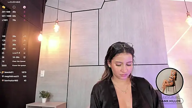 danii hill  online show from December 13, 7:25 am