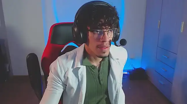 Snapshot of BigDragonBoy chatting on March 19, 7:27 pm BigDragonBoy online show from March 19, 7:27 pm