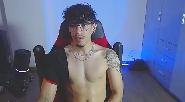 Snapshot of BigDragonBoy chatting on March 21, 12:51 am BigDragonBoy online show from March 21, 12:51 am