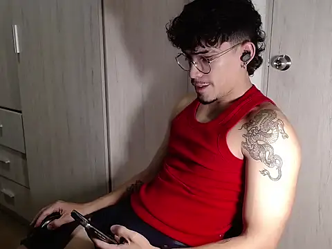 Snapshot of BigDragonBoy chatting on February 4, 12:16 am BigDragonBoy online show from February 4, 12:16 am