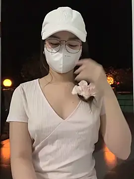 BabyThree  online show from January 4, 2:04 pm