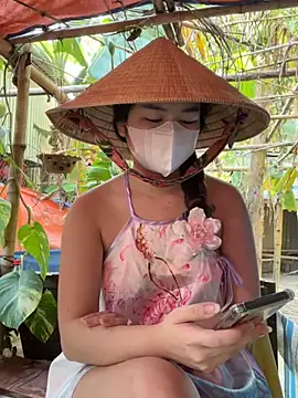 BabyThree  online show from January 5, 7:49 am