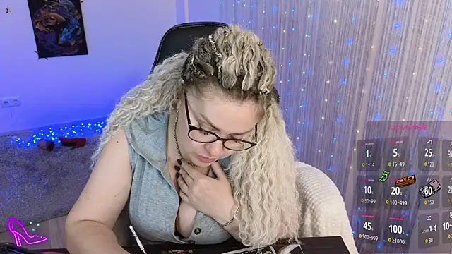 misskaassandraa online show from December 8, 7:54 pm