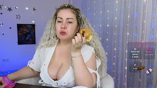 misskaassandraa online show from December 14, 4:42 pm