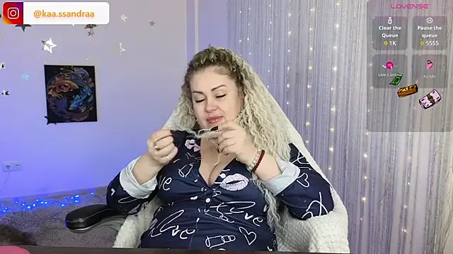 misskaassandraa online show from December 19, 8:34 pm