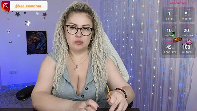 misskaassandraa online show from December 24, 7:55 pm