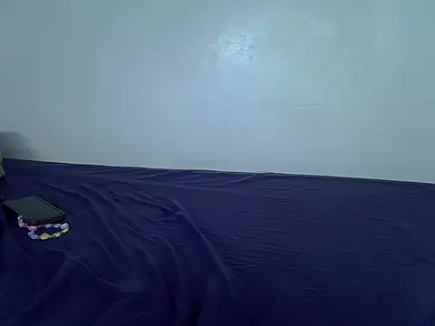 laetitia  online show from November 26, 8:15 am