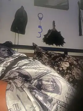 CUMQUEEN-XXX69 online show from November 17, 11:10 pm