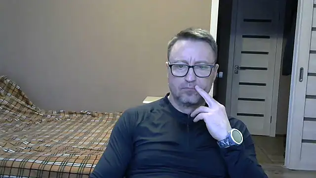 Snapshot of HarrySnake chatting on December 6, 10:27 am HarrySnake online show from December 6, 10:27 am