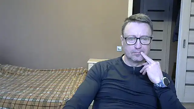 Snapshot of HarrySnake chatting on December 11, 8:58 am HarrySnake online show from December 11, 8:58 am